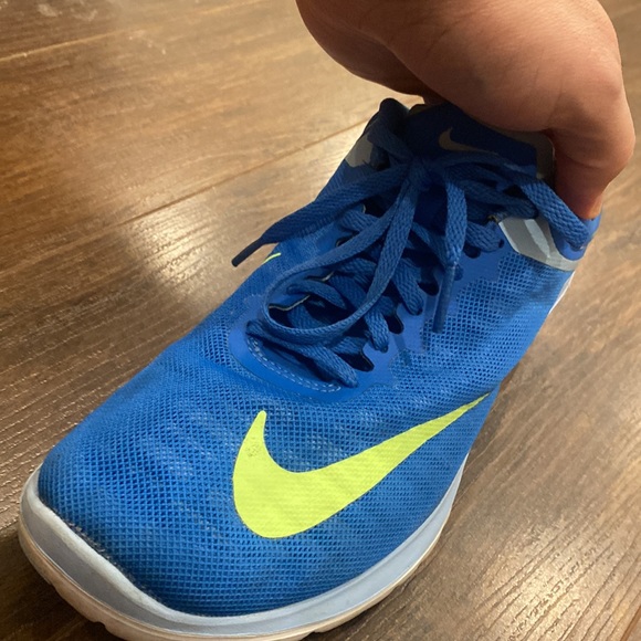 Running Nike sneakers size 7 - Picture 2 of 8